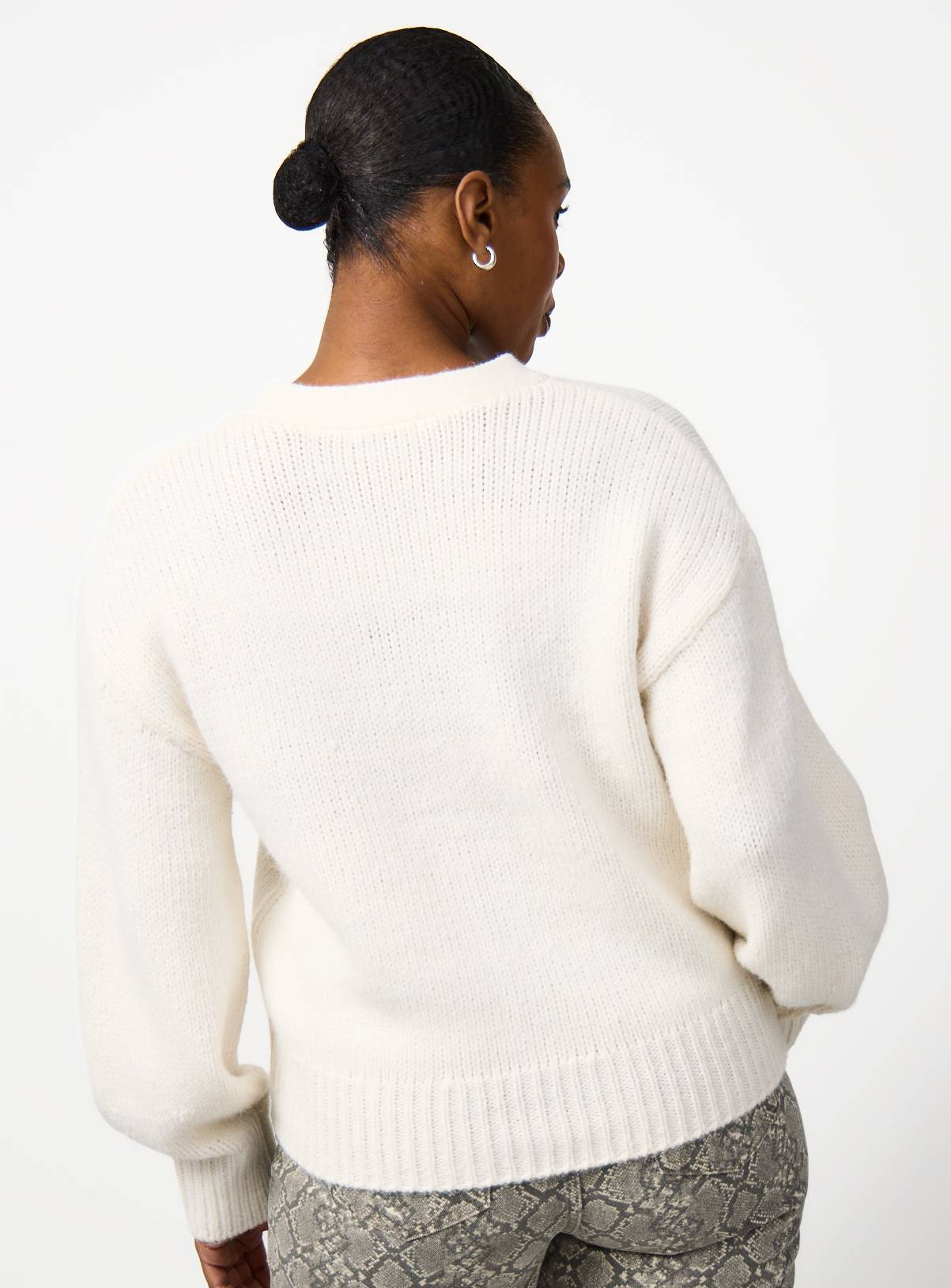 Cream Oversized Boxy Fit V Neck Cardigan M - Image 4