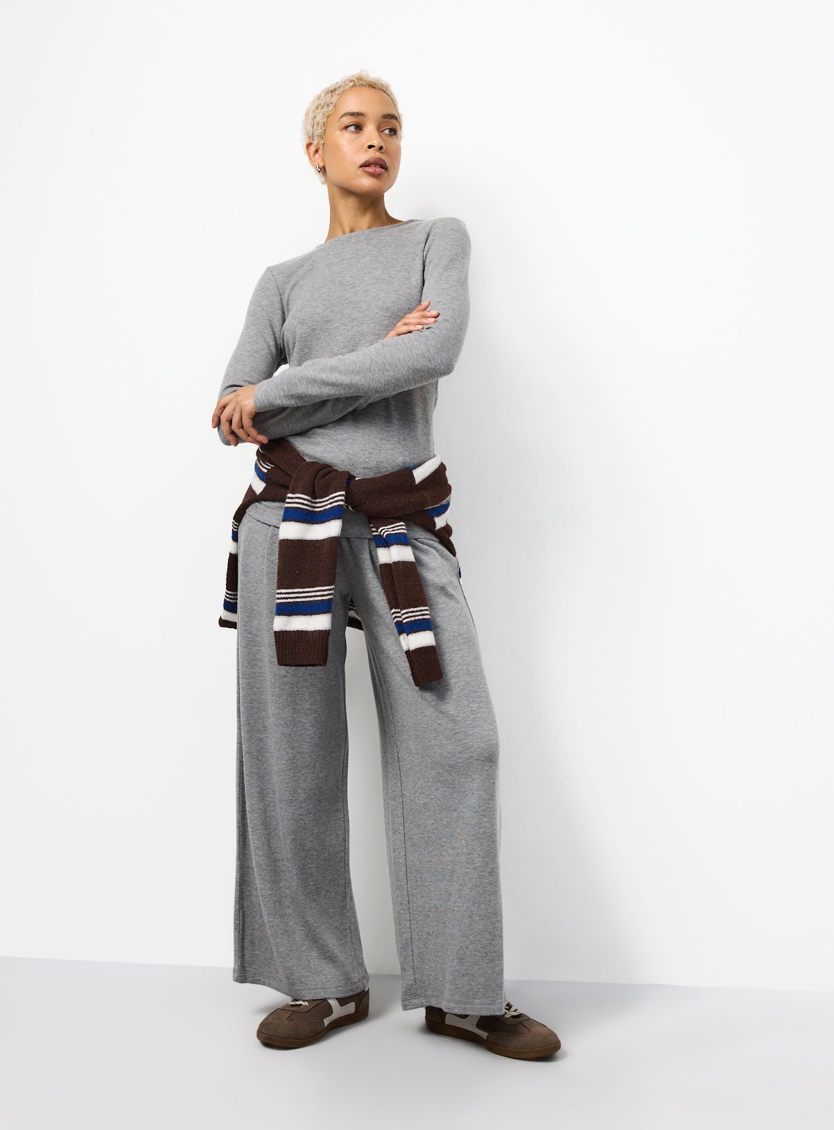 Grey Pleated Soft Touch Wide Leg Trousers M - Image 2 thumbnail