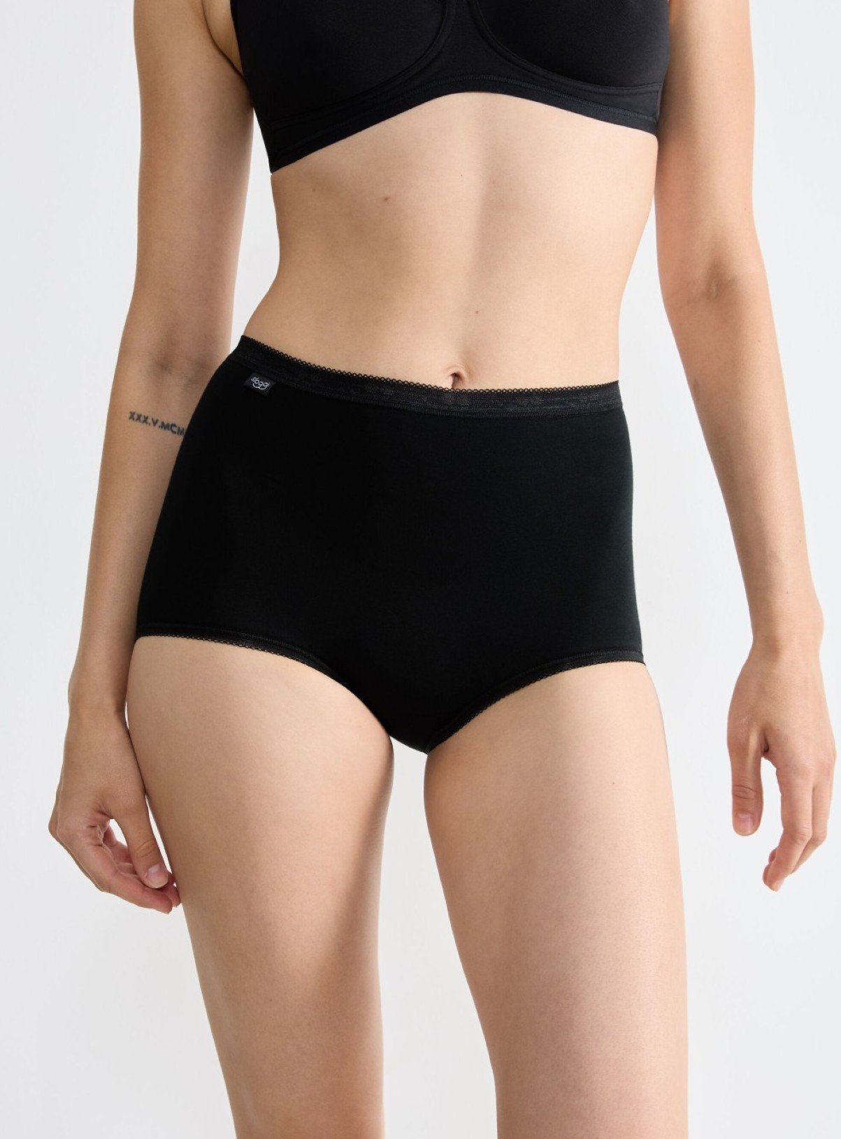 SLOGGI Sloggi Basic Maxi Knickers 3 Pack Black 22 - Image 1 thumbnail