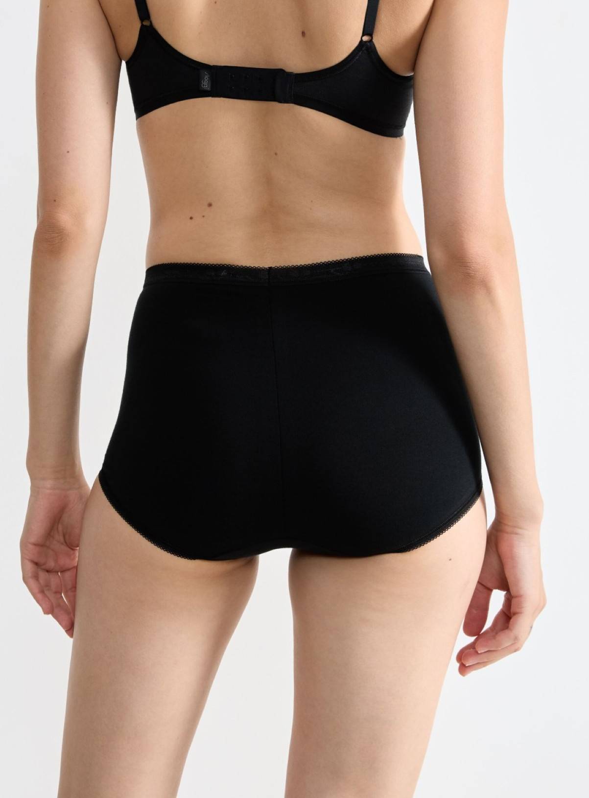 SLOGGI Sloggi Basic Maxi Knickers 3 Pack Black 22 - Image 3