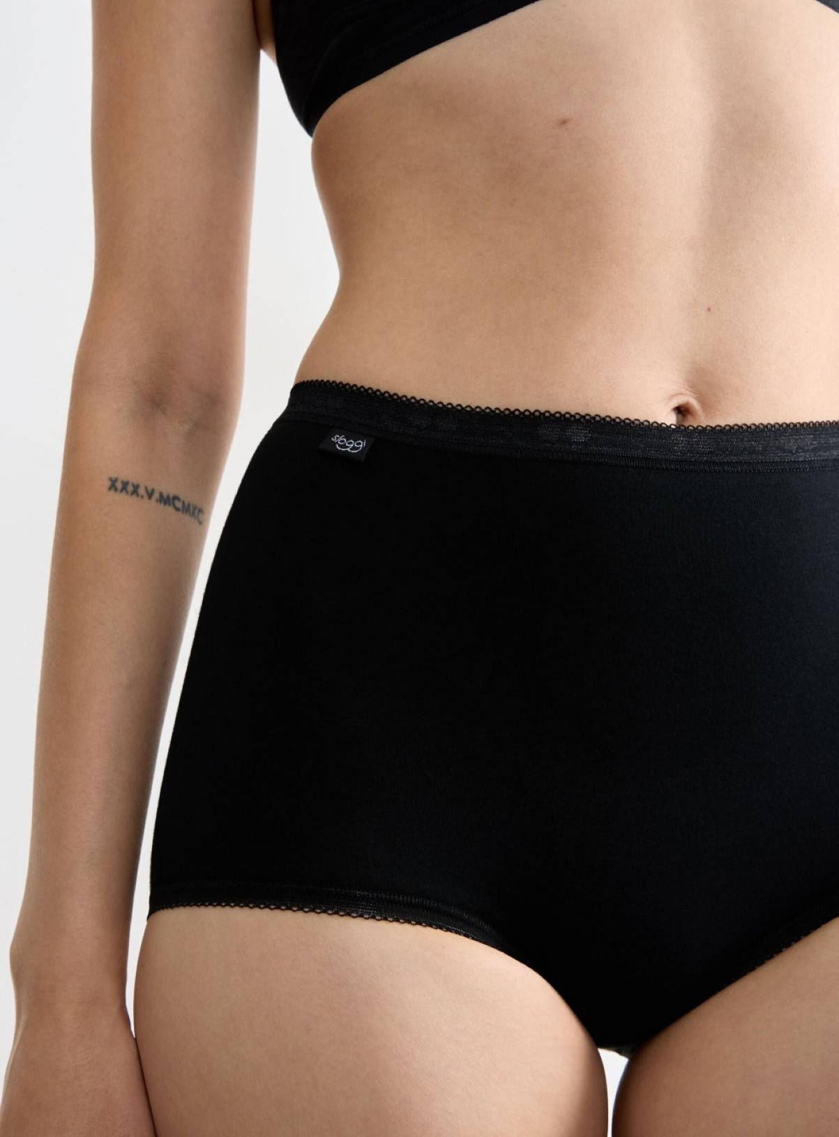 SLOGGI Sloggi Basic Maxi Knickers 3 Pack Black 22 - Image 4