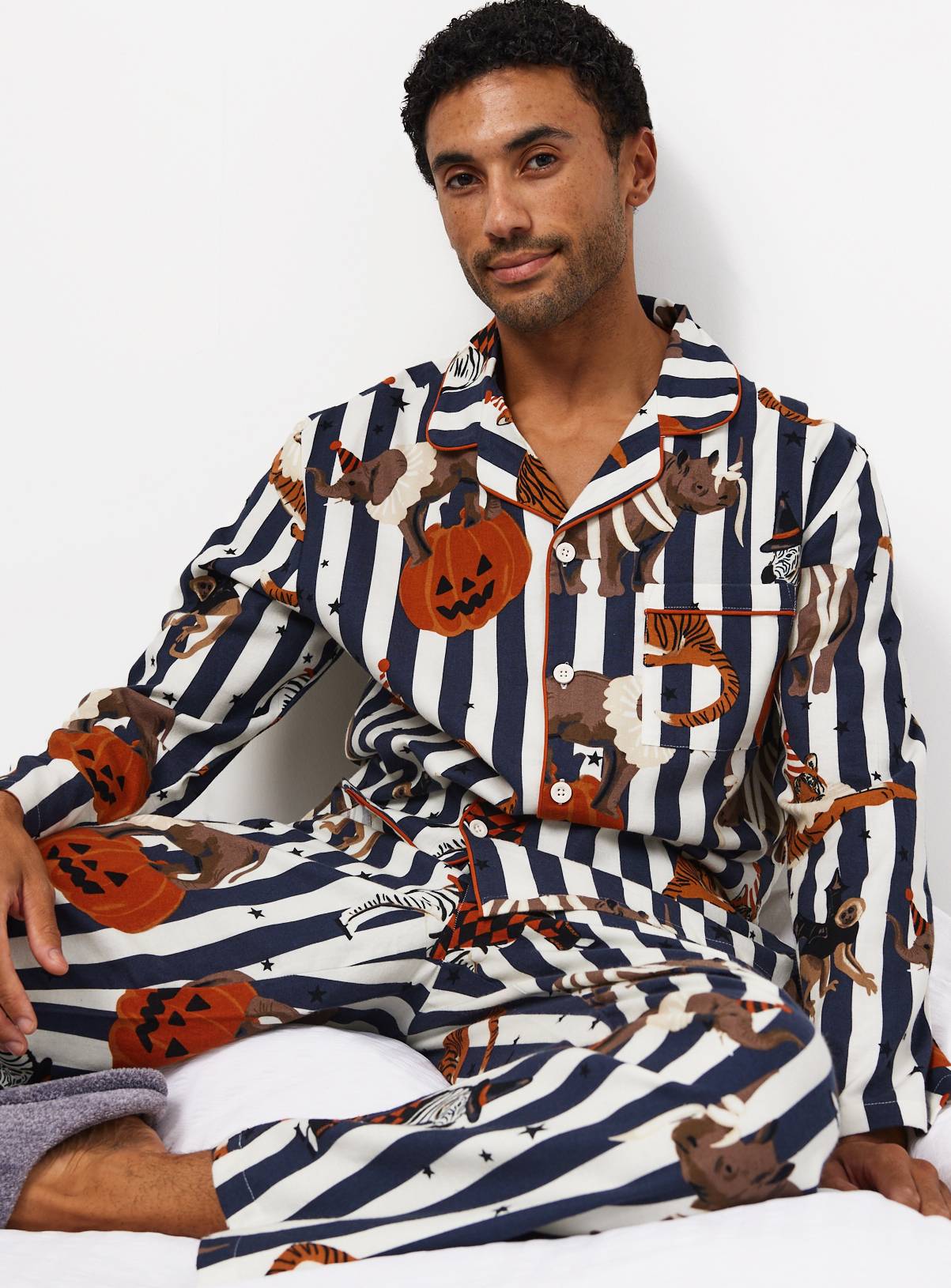 Family Matching Halloween Black Stripe Circus Print Traditional Pyjamas XL - Image 1