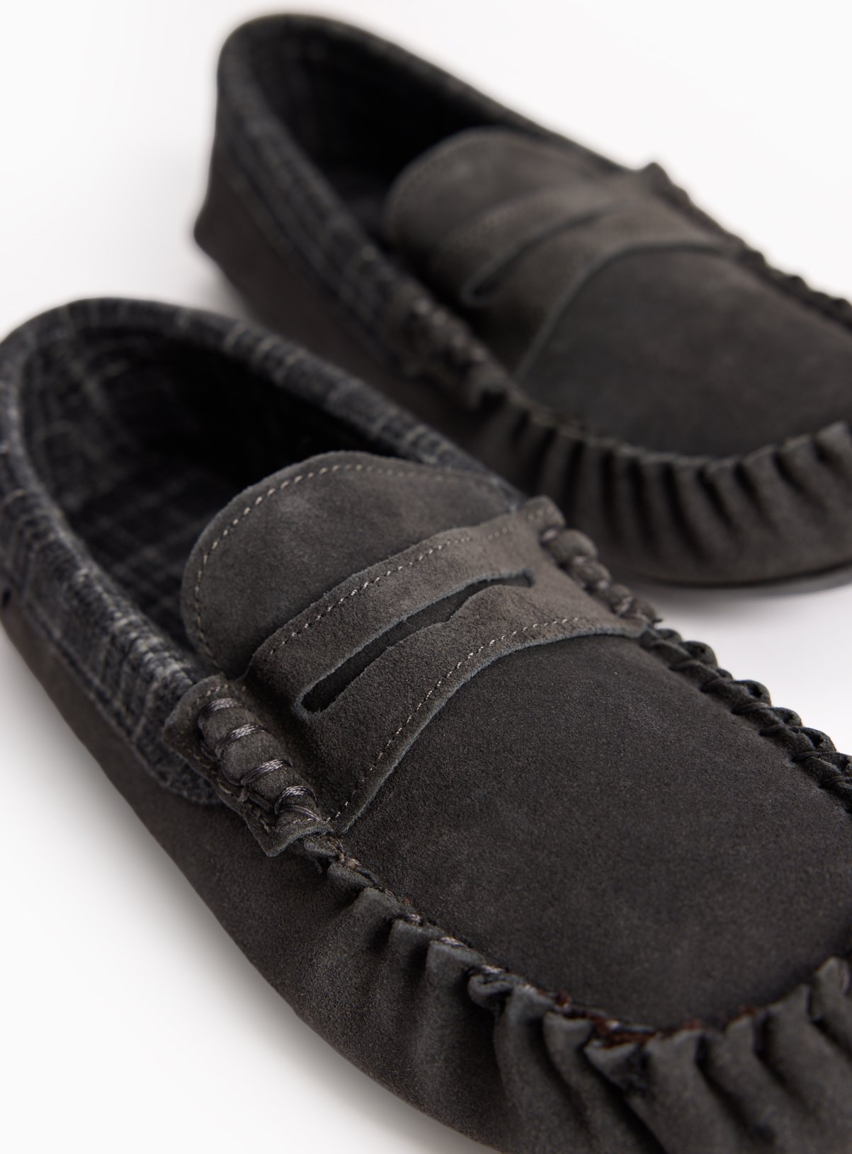 TOTES Charcoal Check Trim Moccasin Slippers 12 - Image 3 thumbnail