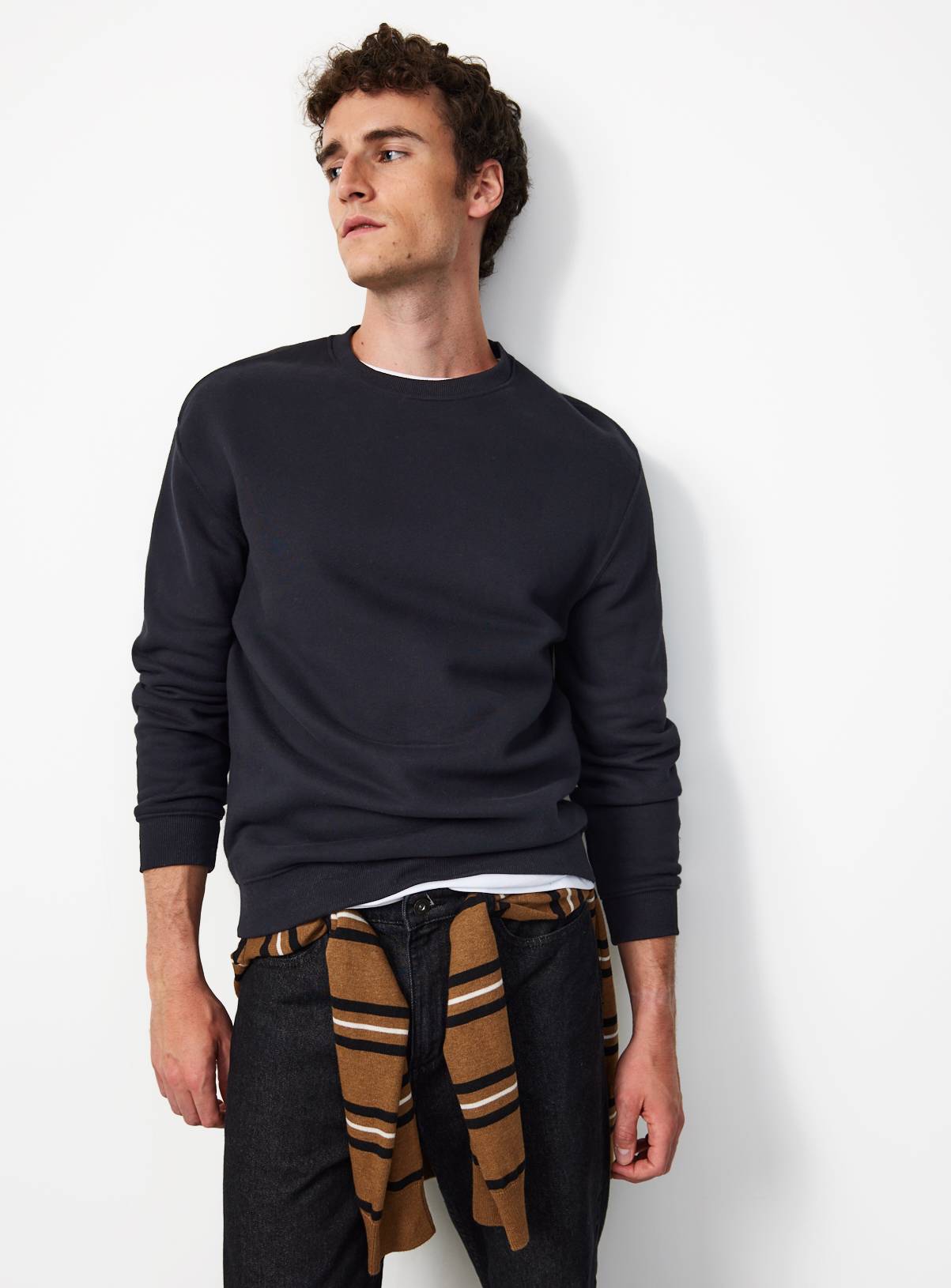 Black Ultimate Crew Neck Sweatshirt  M - Image 2