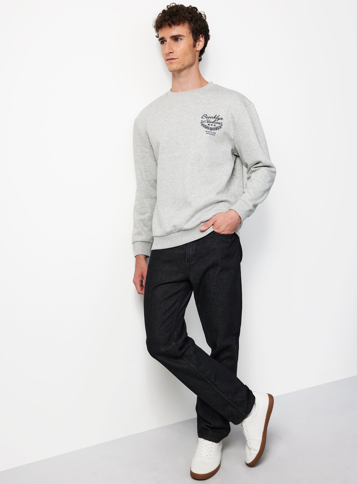Grey Brooklyn Graphic Sweatshirt  M - Image 2 thumbnail