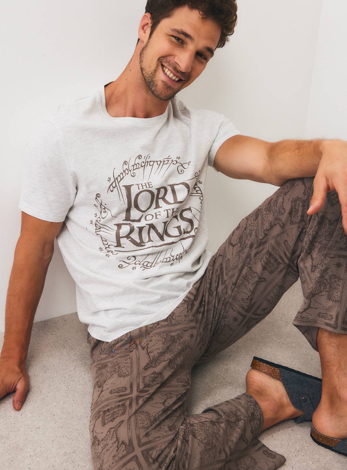 Neutral Lord of the Rings Pyjama Set XL - Image 2