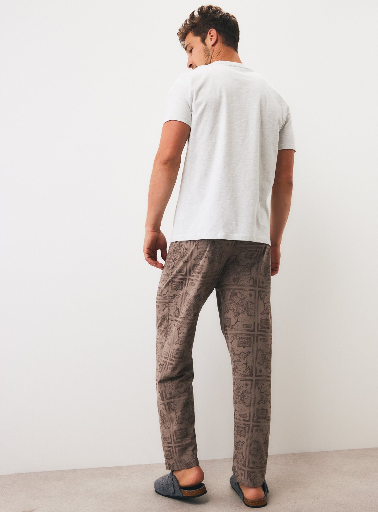 Neutral Lord of the Rings Pyjama Set XL - Image 5 thumbnail