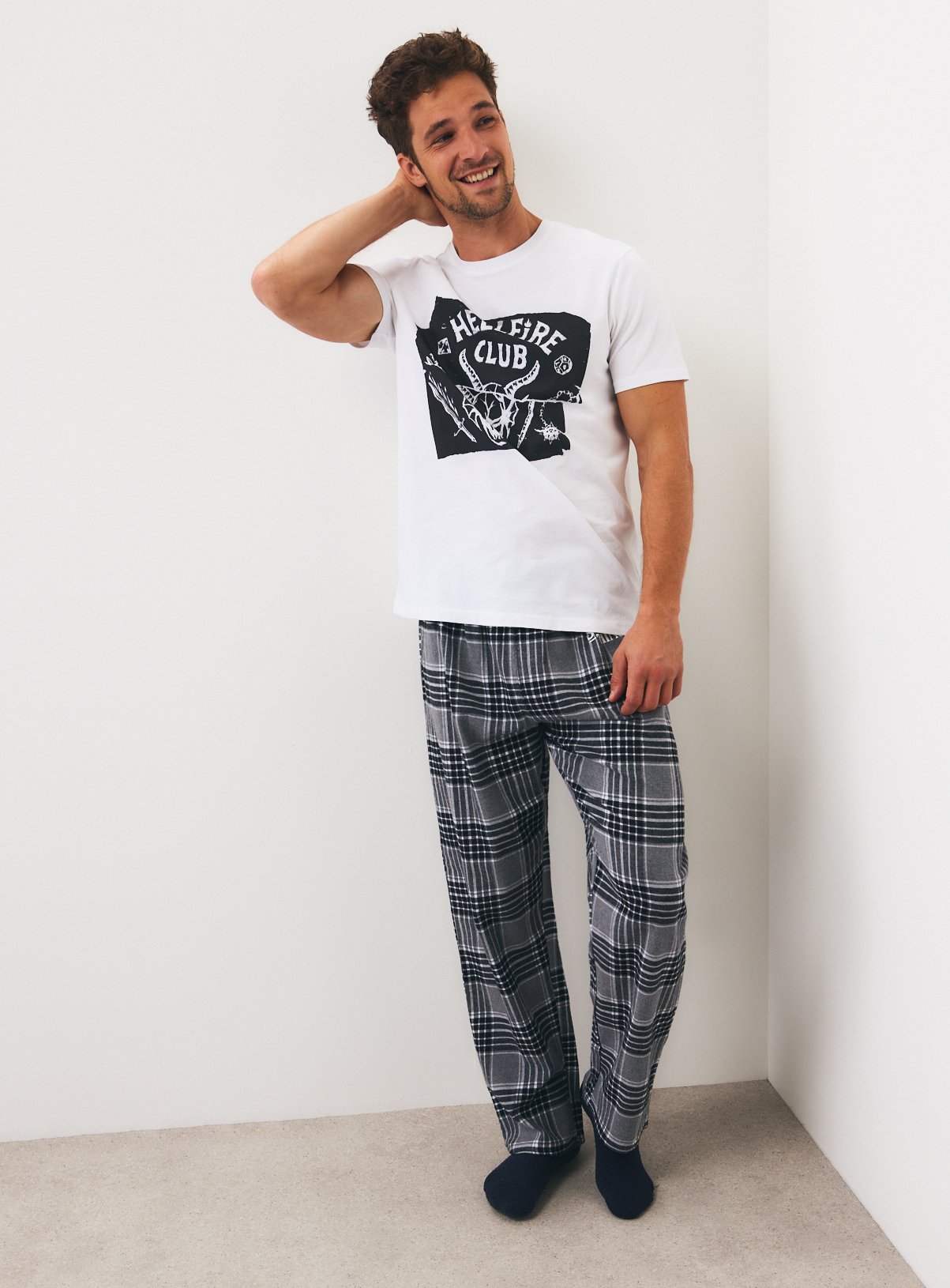 Stranger Things Pyjama Set M - Image 2 thumbnail