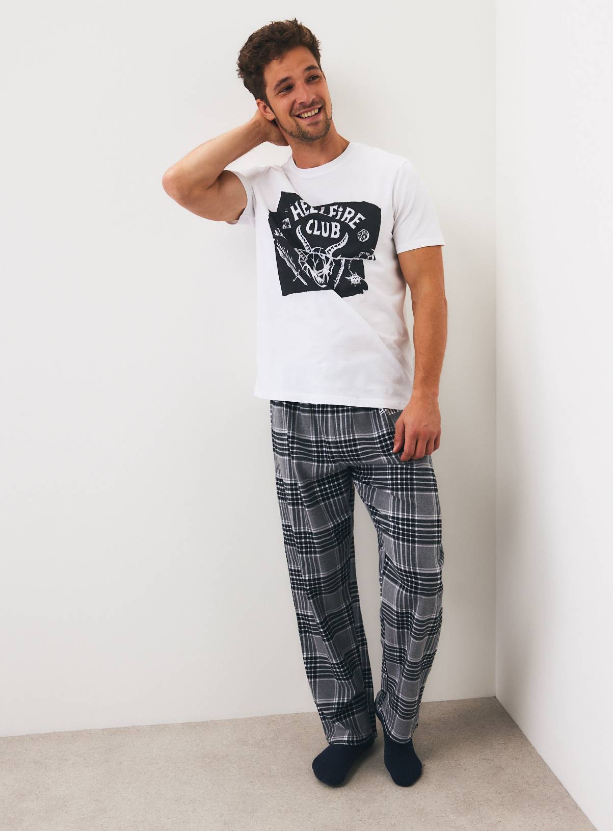 Stranger Things Pyjama Set M - Image 2