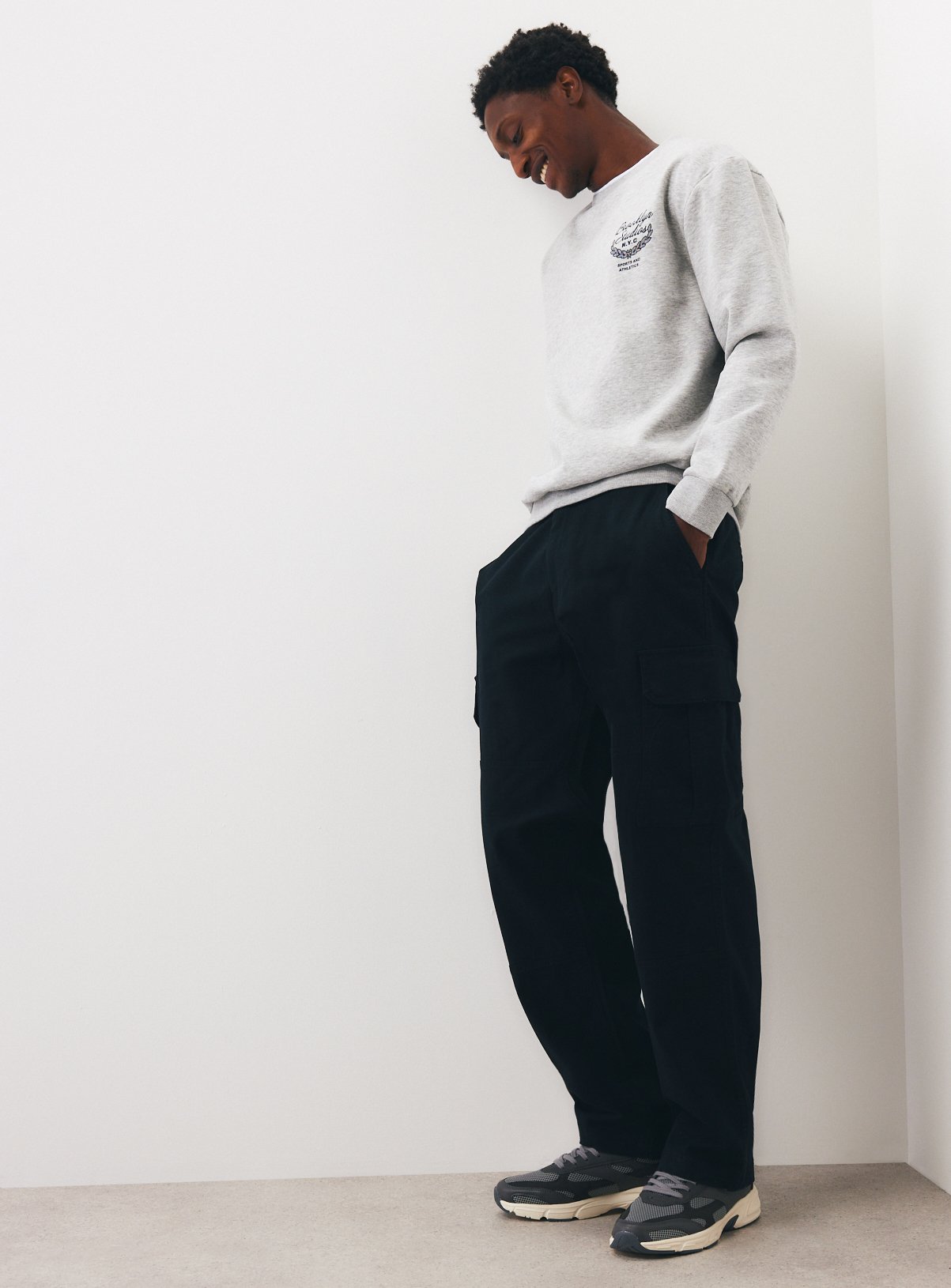 Black Cargo Trousers 32R - Image 1 thumbnail