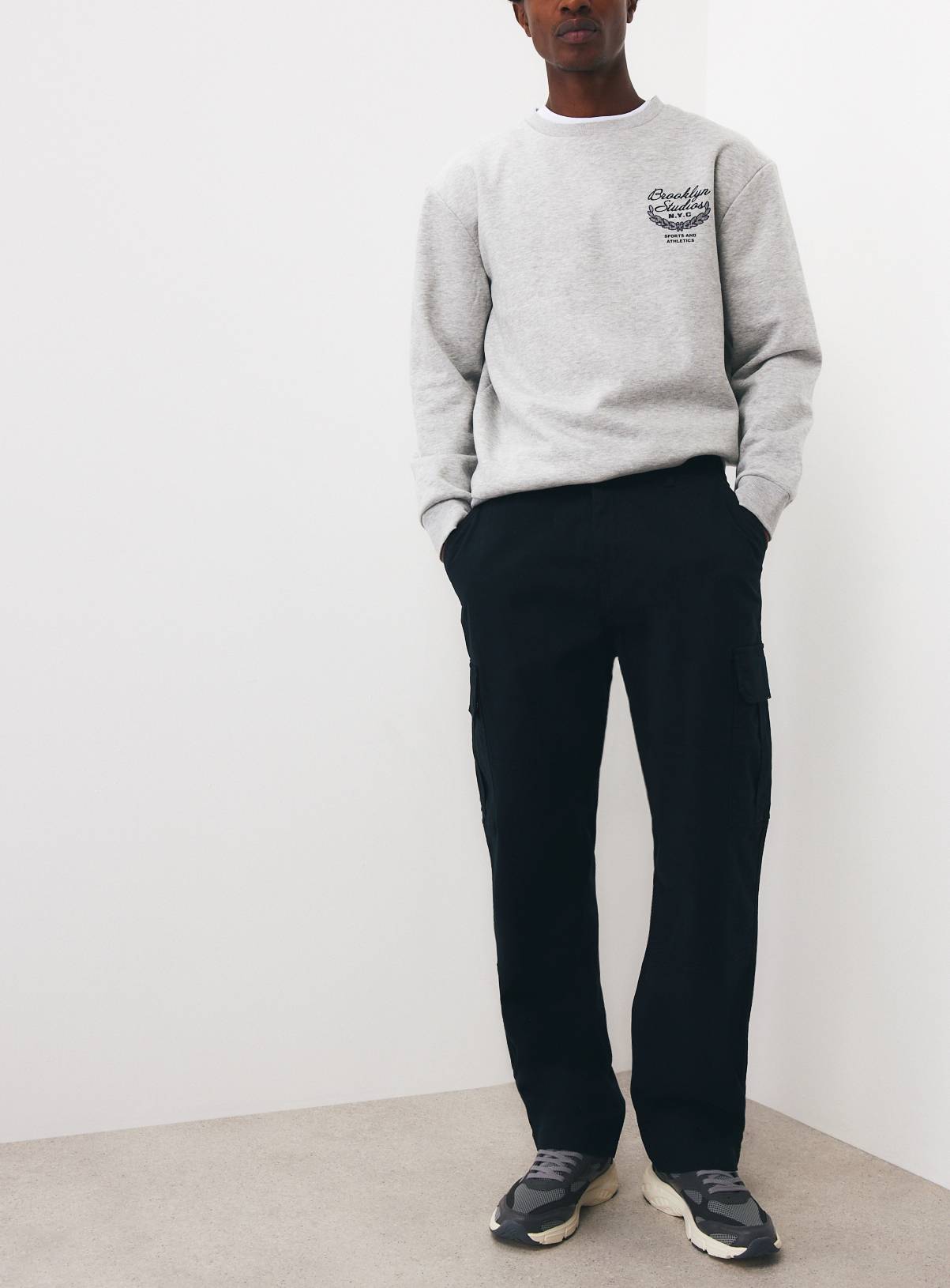 Black Cargo Trousers 32R - Image 2