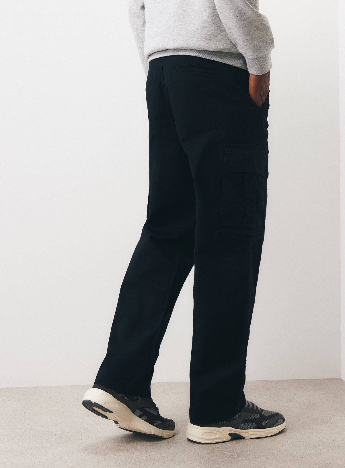 Black Cargo Trousers 32R - Image 5 thumbnail