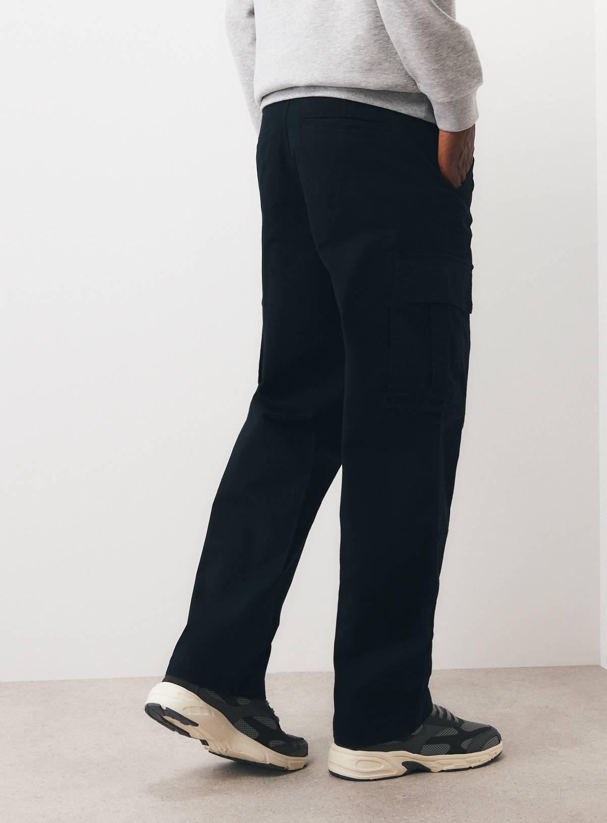 Black Cargo Trousers 32R - Image 5