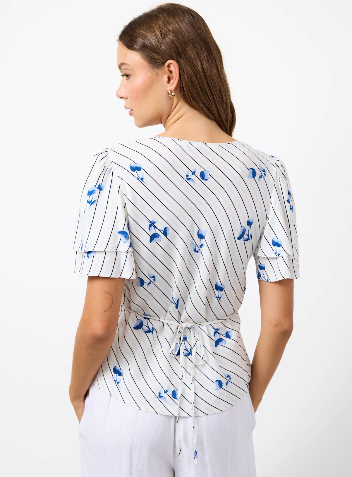 Cream & Blue Floral Printed Short Sleeve Tie Back Top 22 - Image 4