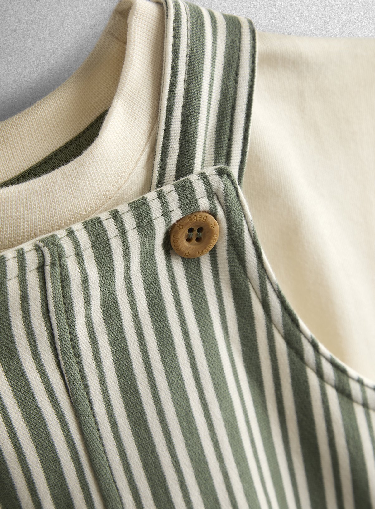 JOJO MAMAN BÉBÉ 3 Piece Stripe Dungarees & T Shirt Set With Hat 6-12 months - Image 7 thumbnail