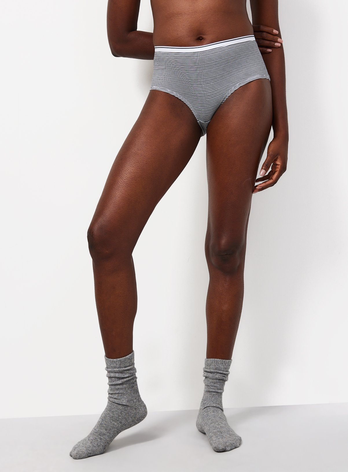 Mono Sporty Short Knickers 5 Pack 8 - Image 2 thumbnail