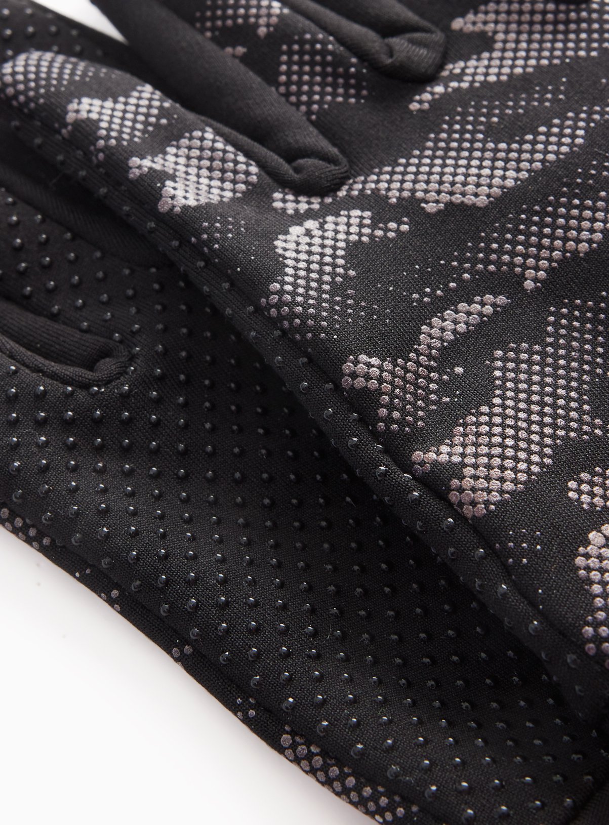 Black Camo Active Gloves 6-9 years - Image 2 thumbnail
