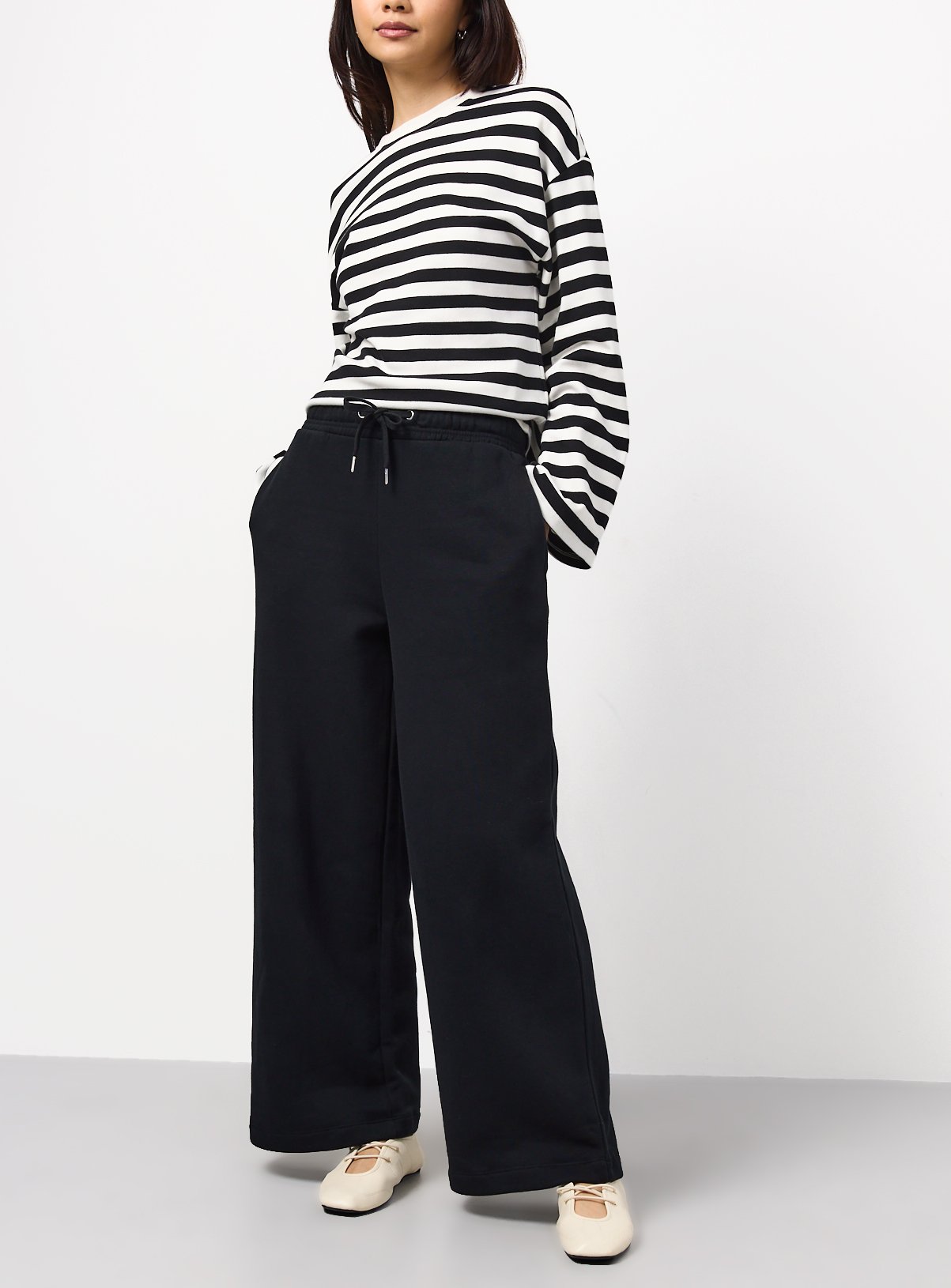 Black Wide Leg Joggers XXL - Image 1 thumbnail