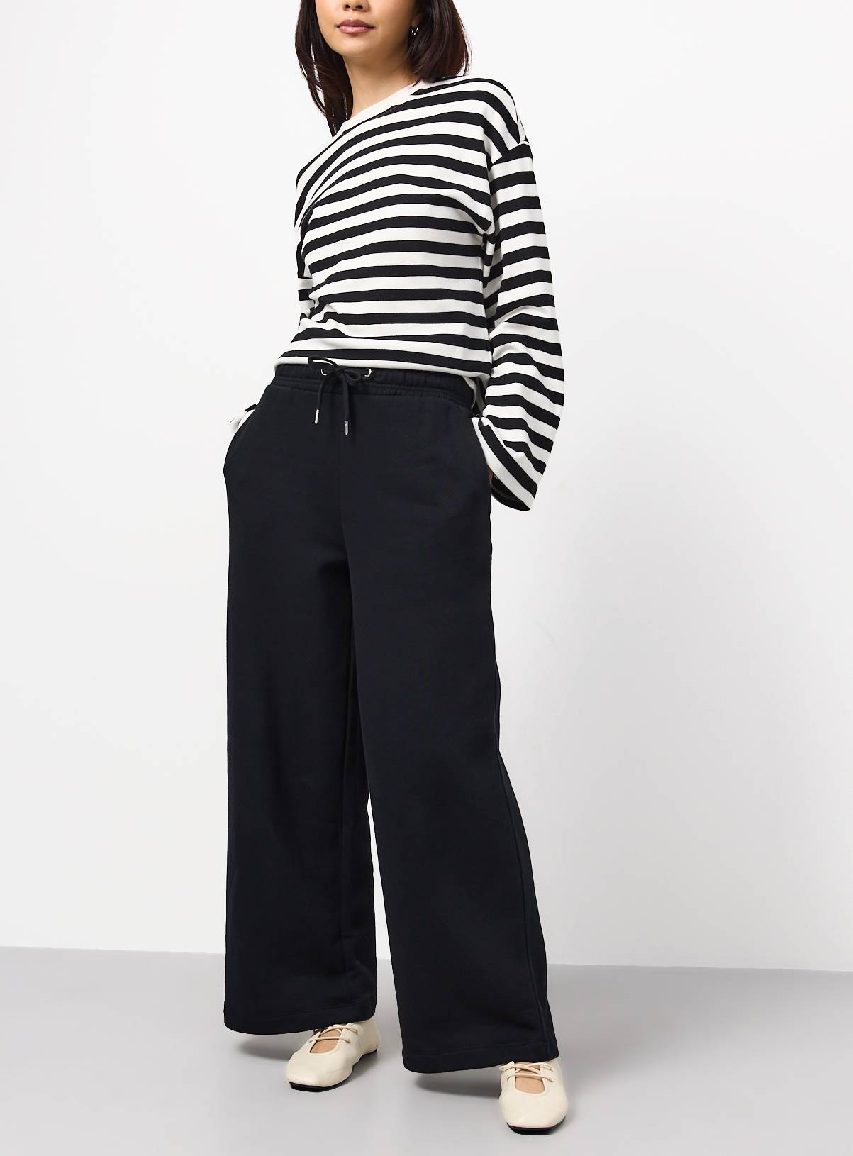 Black Wide Leg Joggers XXL - Image 1