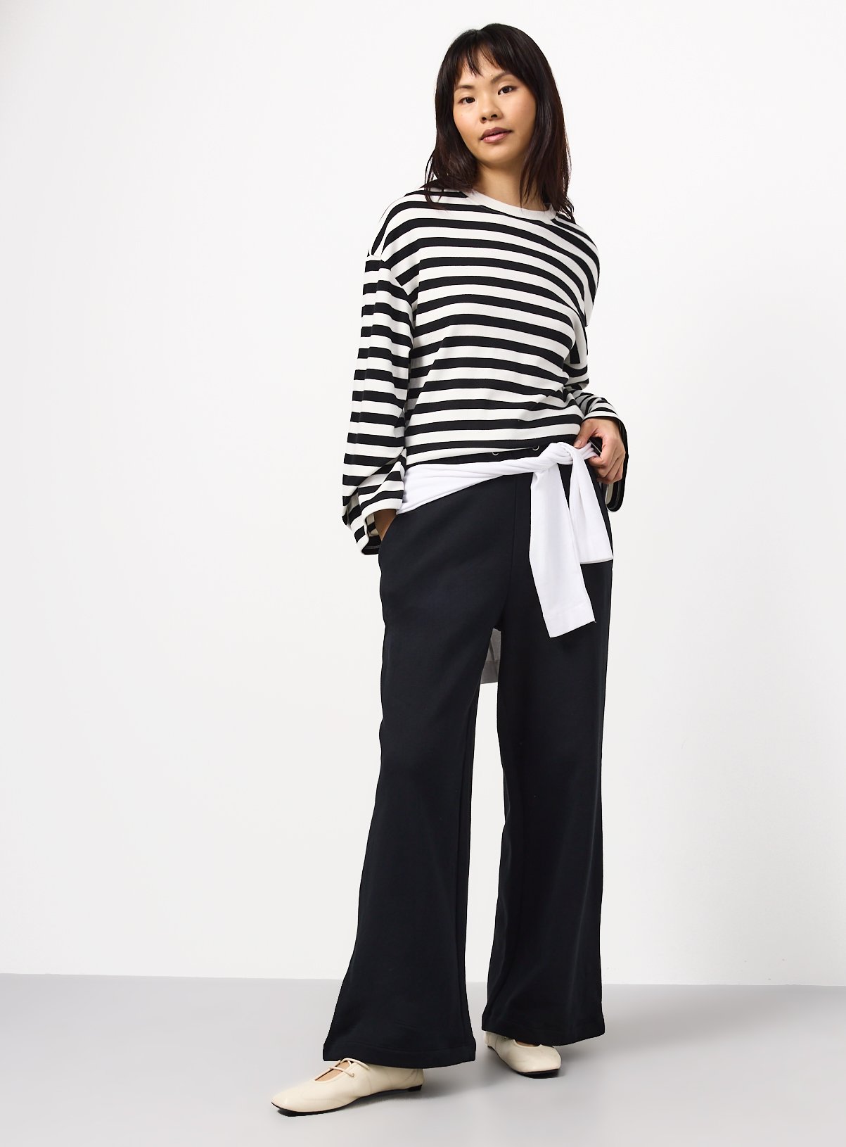 Black Wide Leg Joggers XXL - Image 2 thumbnail