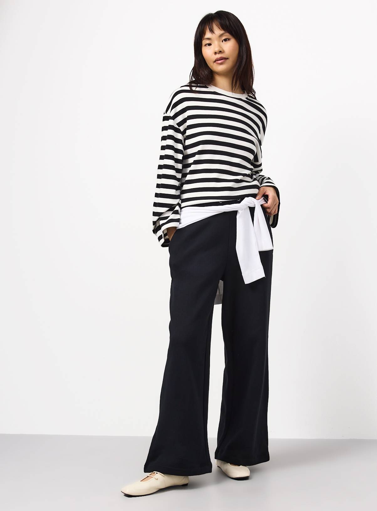 Black Wide Leg Joggers XXL - Image 2