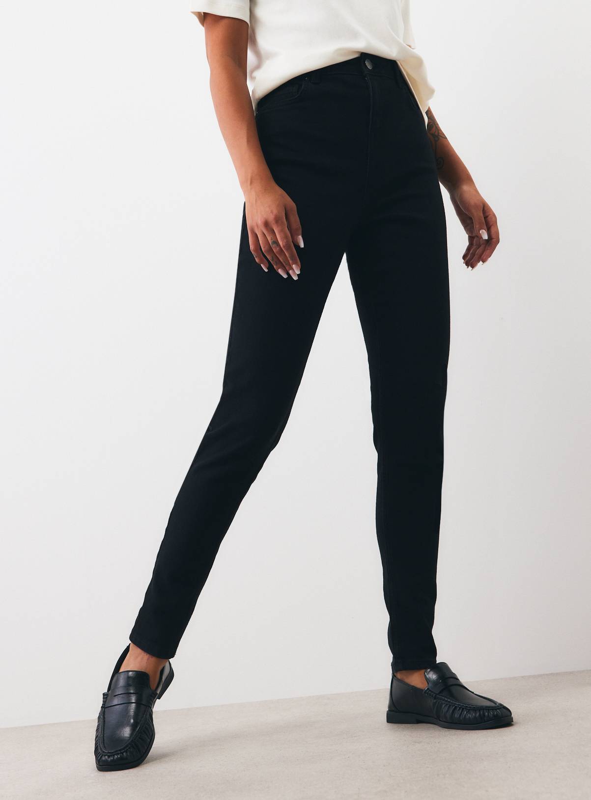 Black High Rise Skinny Jeans 8L - Image 3