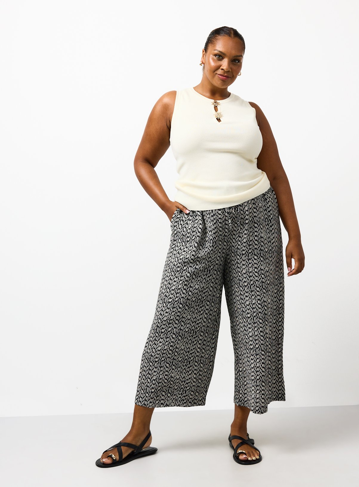Mono Geo Print Culottes 22 - Image 2 thumbnail