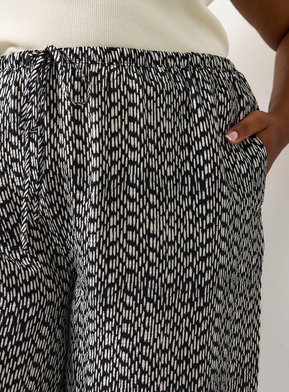 Mono Geo Print Culottes 22 - Image 3