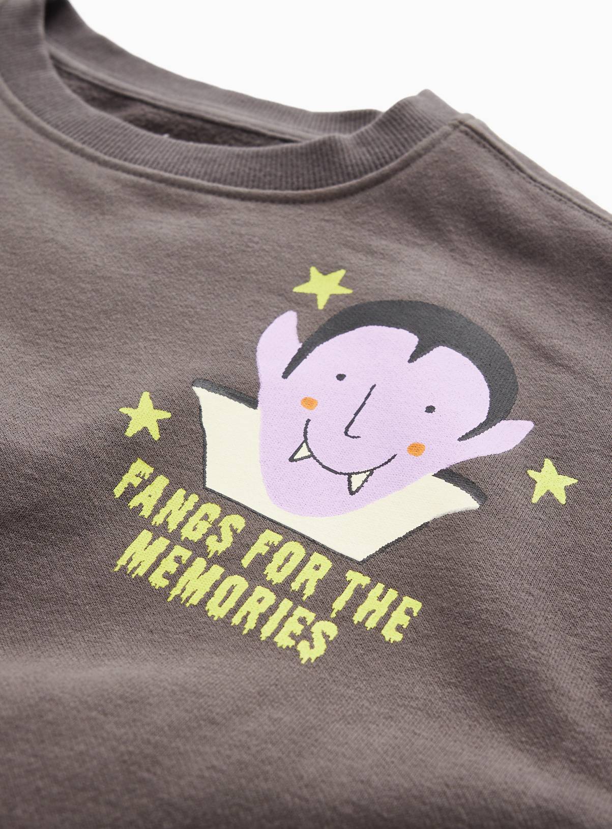 Grey Halloween Dracula Graphic Sweatshirt 7-8 years - Image 2