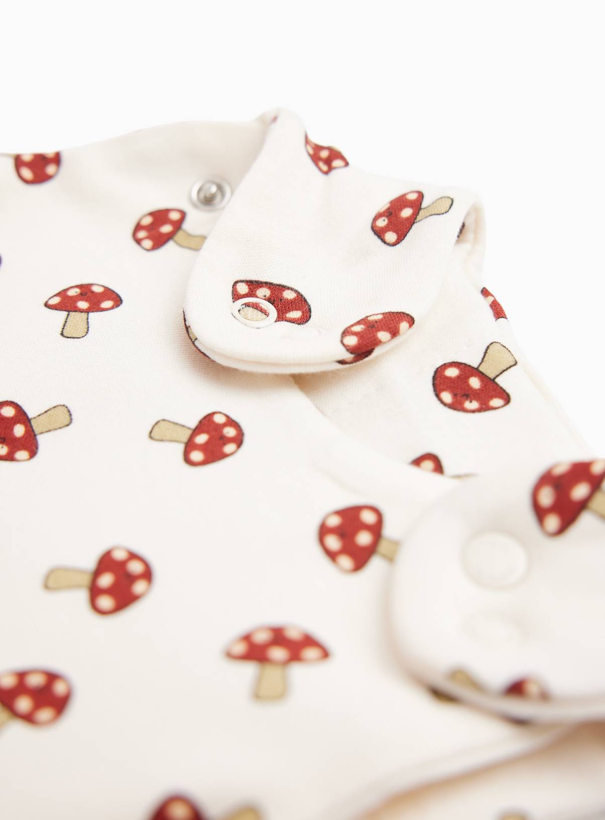White Toadstool Print 2.5 Tog Sleeping Bag 0-6 Months - Image 3