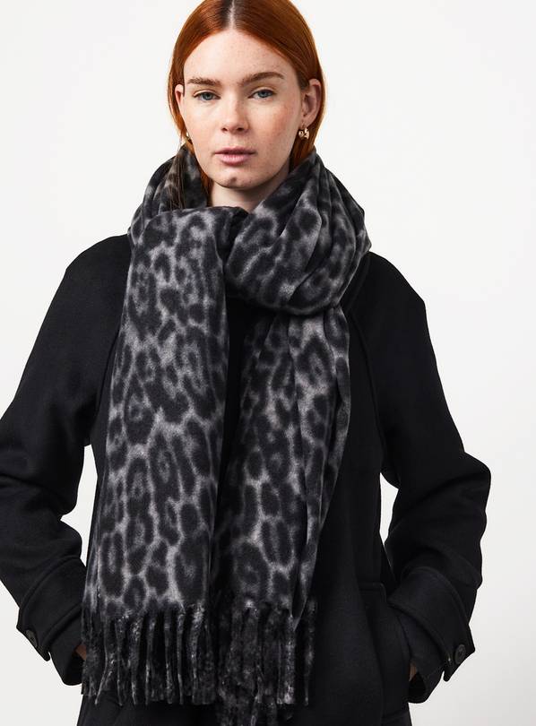 Mono Leopard Pattern Scarf One Size