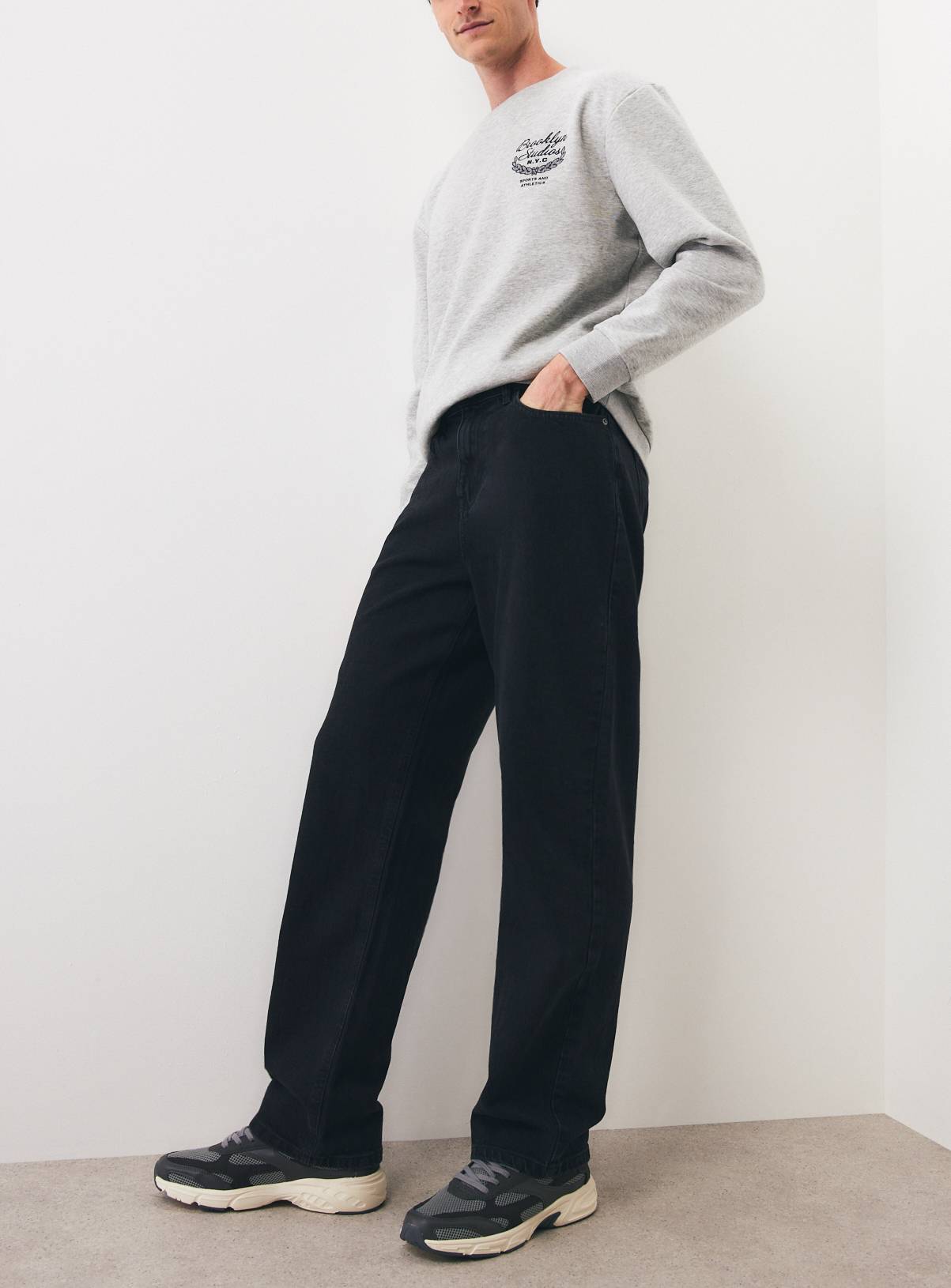 Black Vintage Wash Relaxed Straight Fit Jeans 30L - Image 1