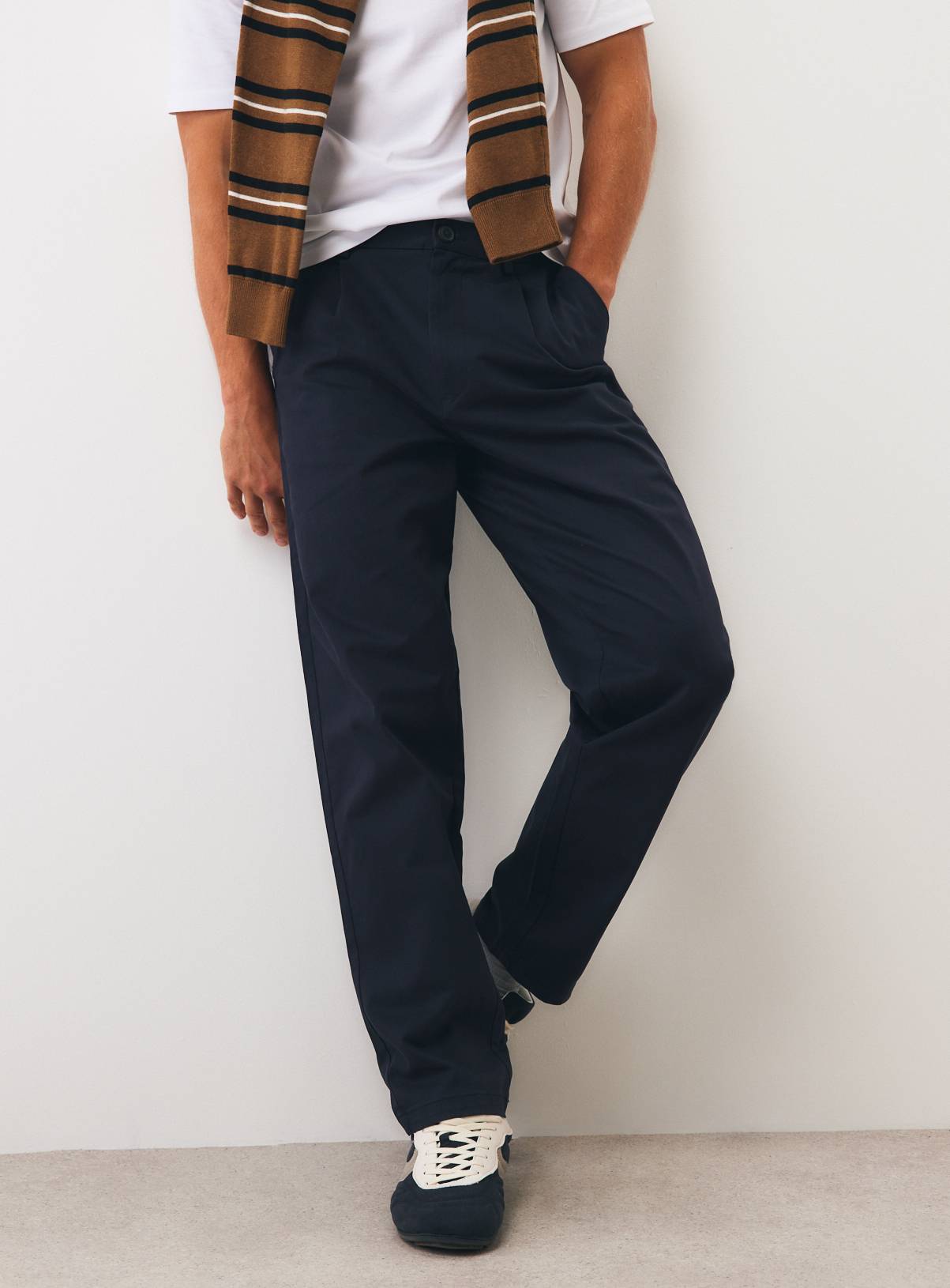 Navy Straight Leg Single Pleat Trouser 32L - Image 1