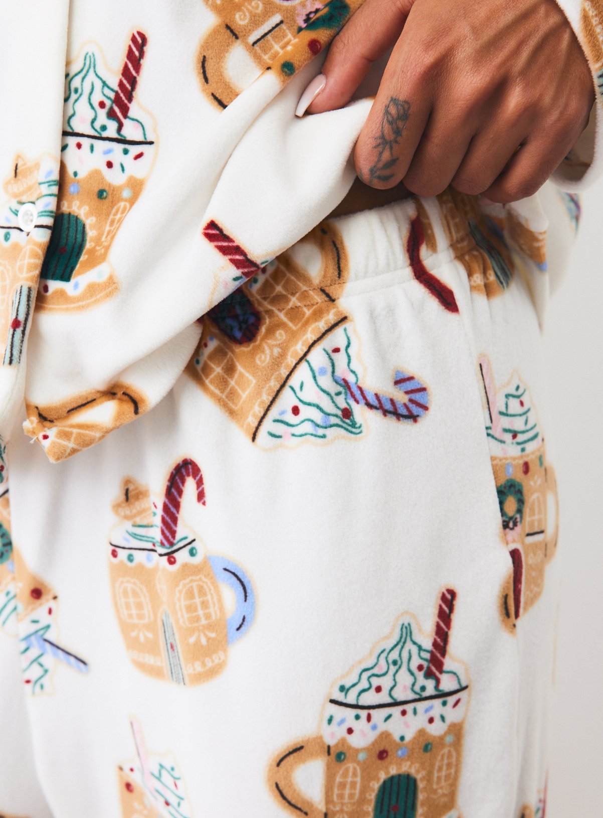 Christmas Cream Festive Mugs Slinky Traditional Pyjamas M - Image 4 thumbnail