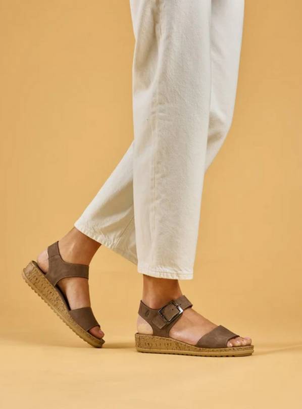 HUSH PUPPIES Ellie Sandal Natural 6