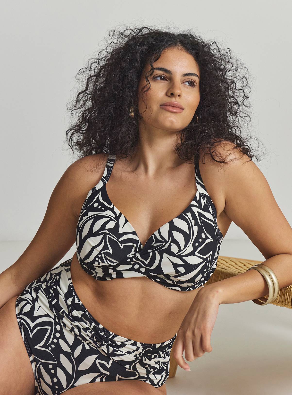 SIMPLY BE Twist Front Underwired Bikini Top Mono 34C - Image 1