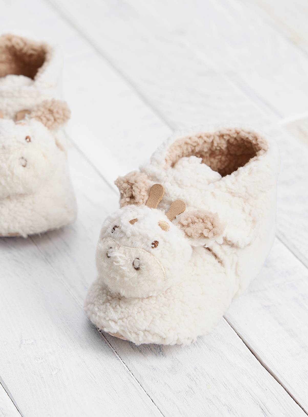 Cream Giraffe Booties 9-12 months - Image 1