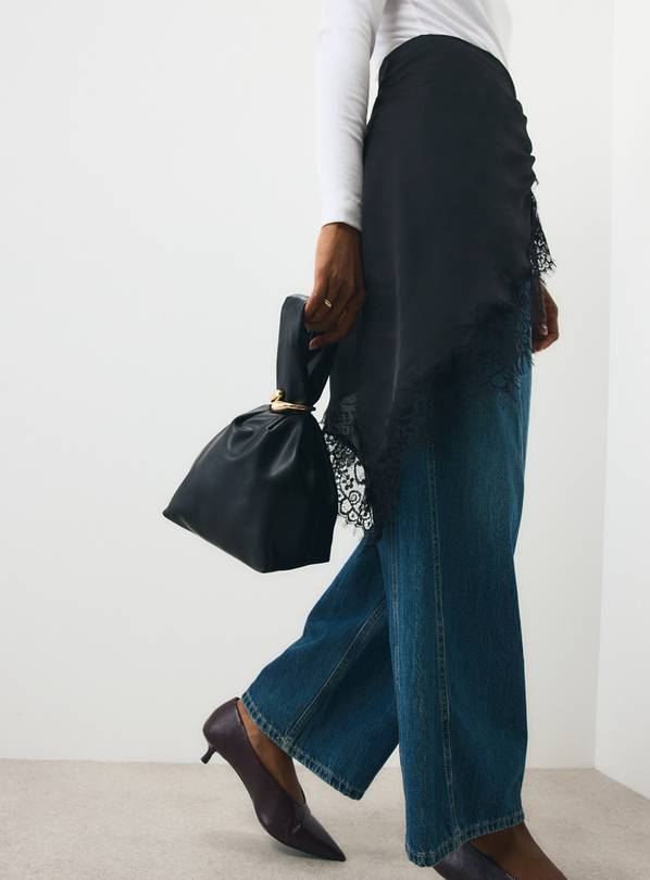 Black Wrist Knot Gold Hardware Bag One Size