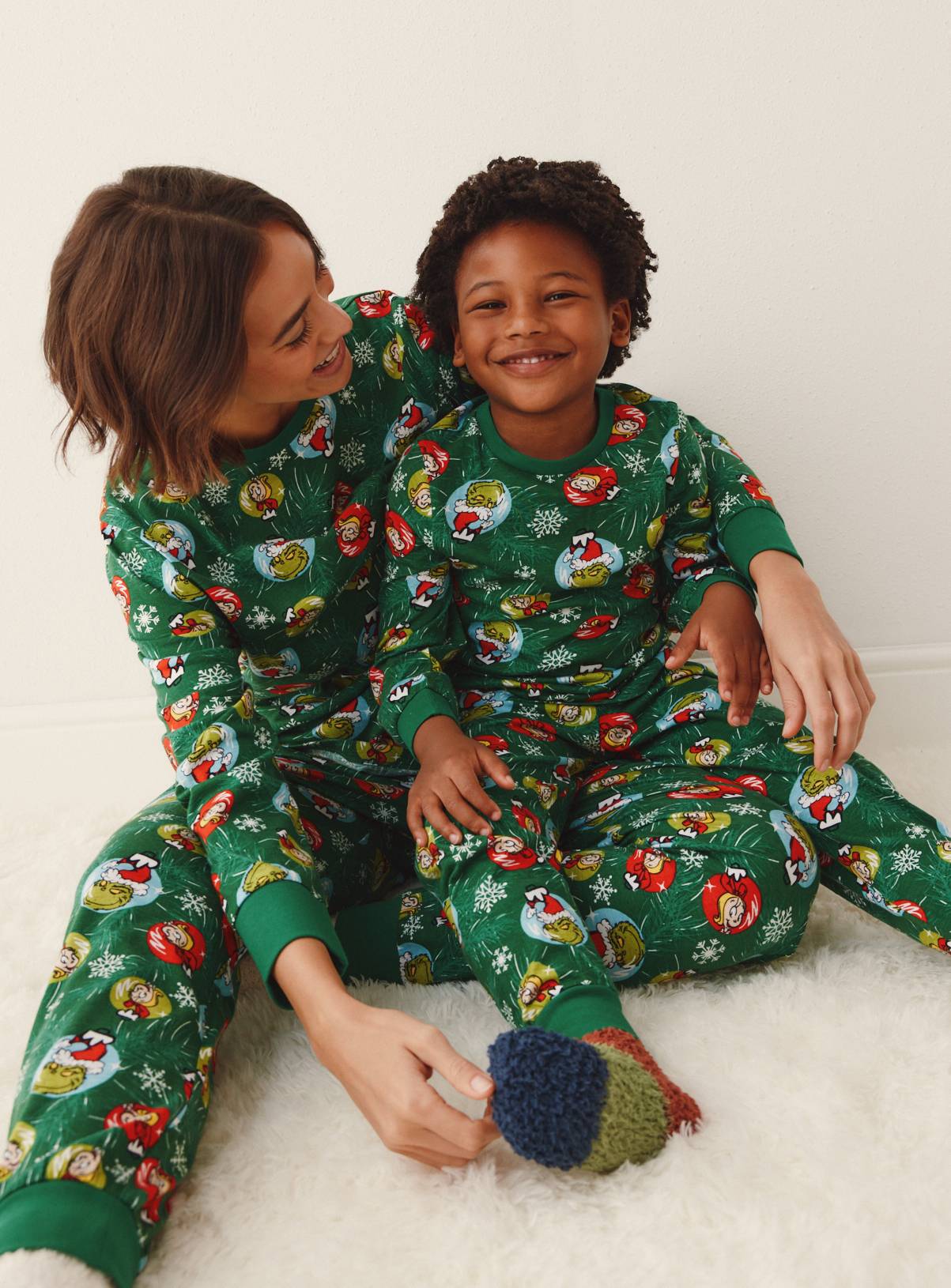 Family Matching Christmas The Grinch Pyjamas 20-22 - Image 1