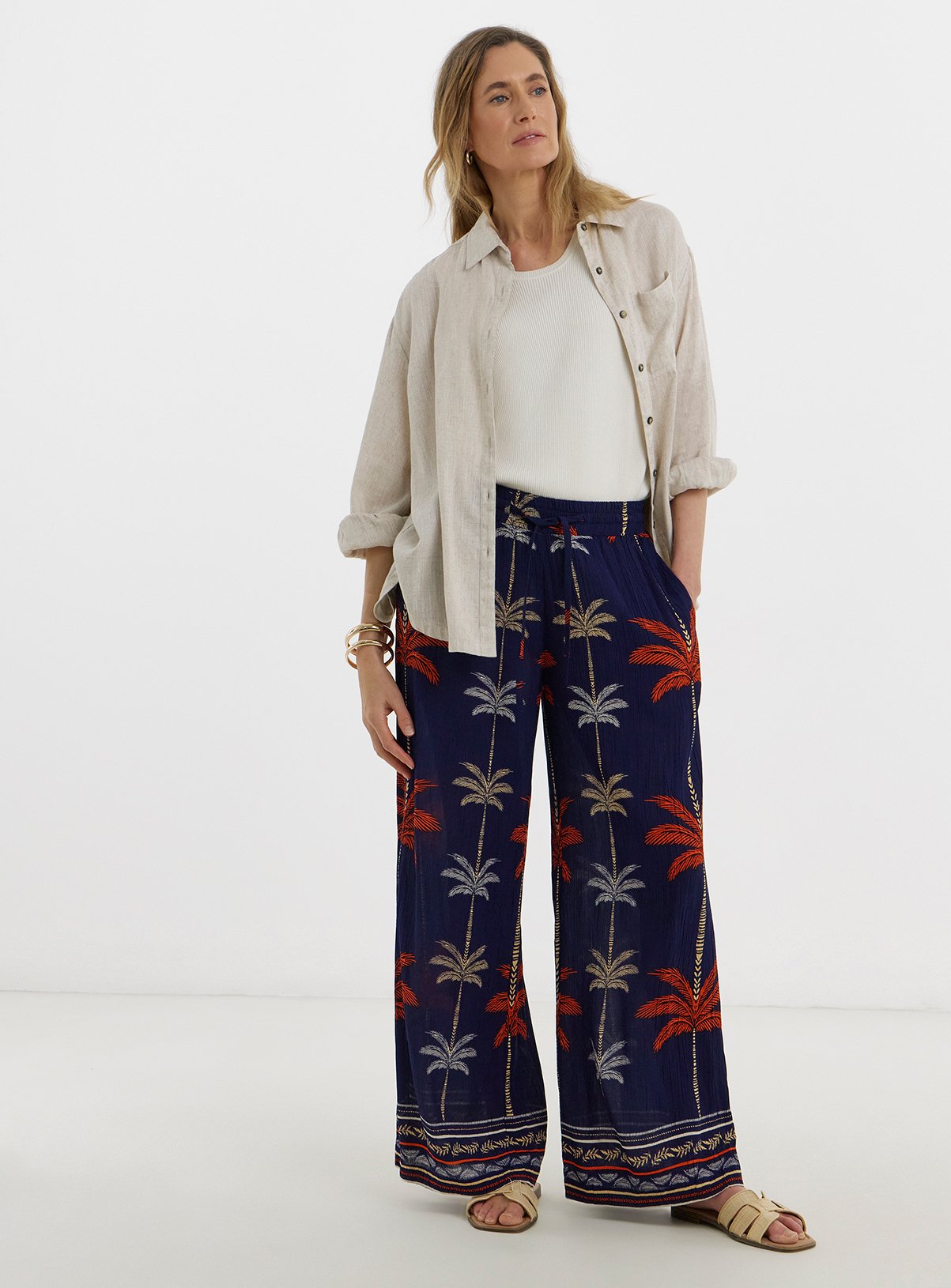 JD WILLIAMS Viscose Crinkle Pull On Wide Leg Trouser Navy 26 - Image 3 thumbnail