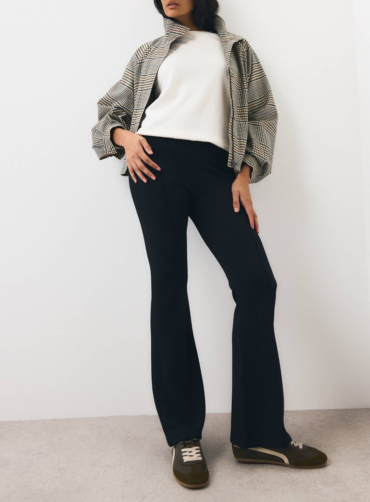 Black Ribbed Fashion Kick Flare Leggings M - Image 3