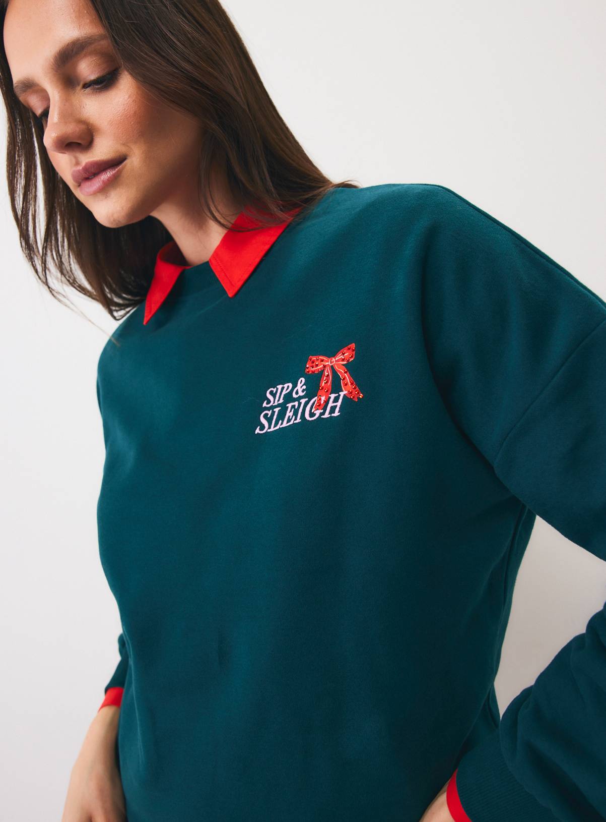 Green Sip & Sleigh Cocktail Graphic Knitted Jumper M - Image 2