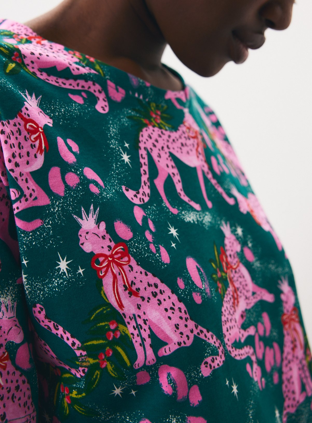 Christmas Green Leaping Leopards Sleep Tee M - Image 3 thumbnail