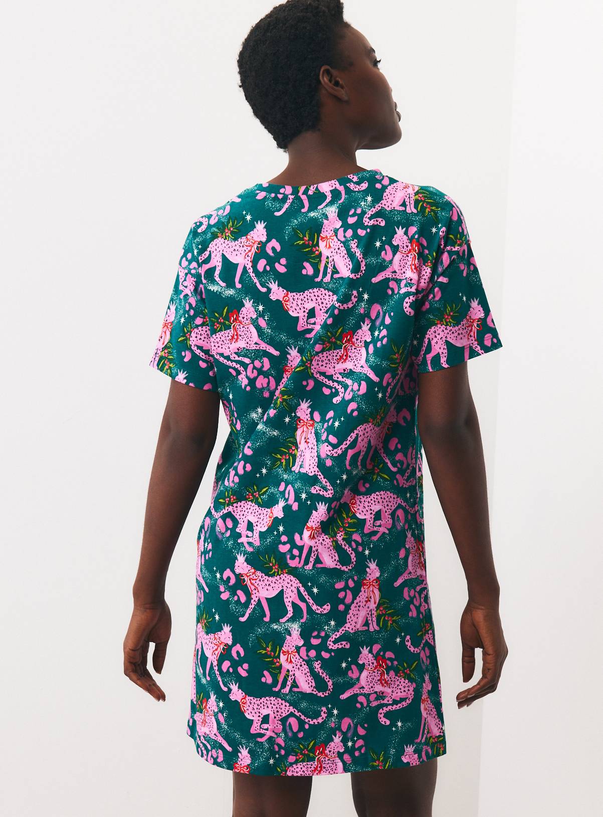Christmas Green Leaping Leopards Sleep Tee M - Image 4