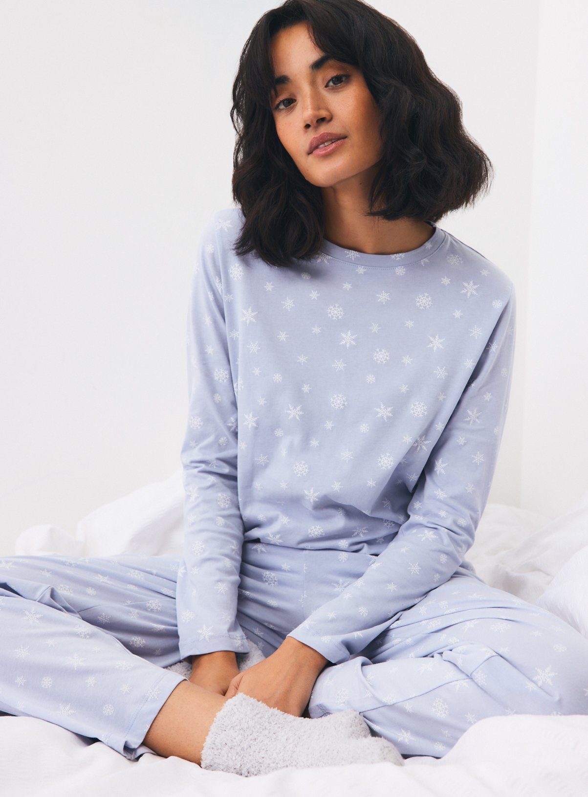 Snowflake Long Sleeve Pyjama Set S - Image 1 thumbnail