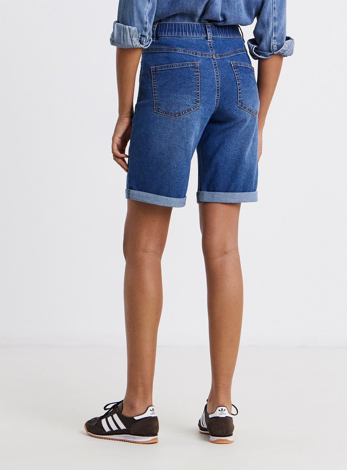 SIMPLY BE Mid Wash 24/7 Knee Short 14 - Image 2 thumbnail