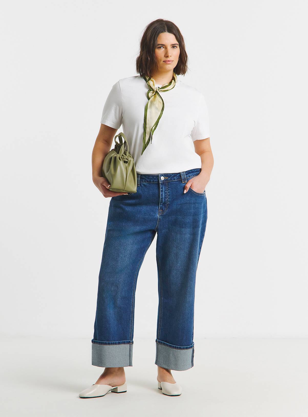 SIMPLY BE  Mid Wash Cropped Straight Leg Jeans 18 - Image 3