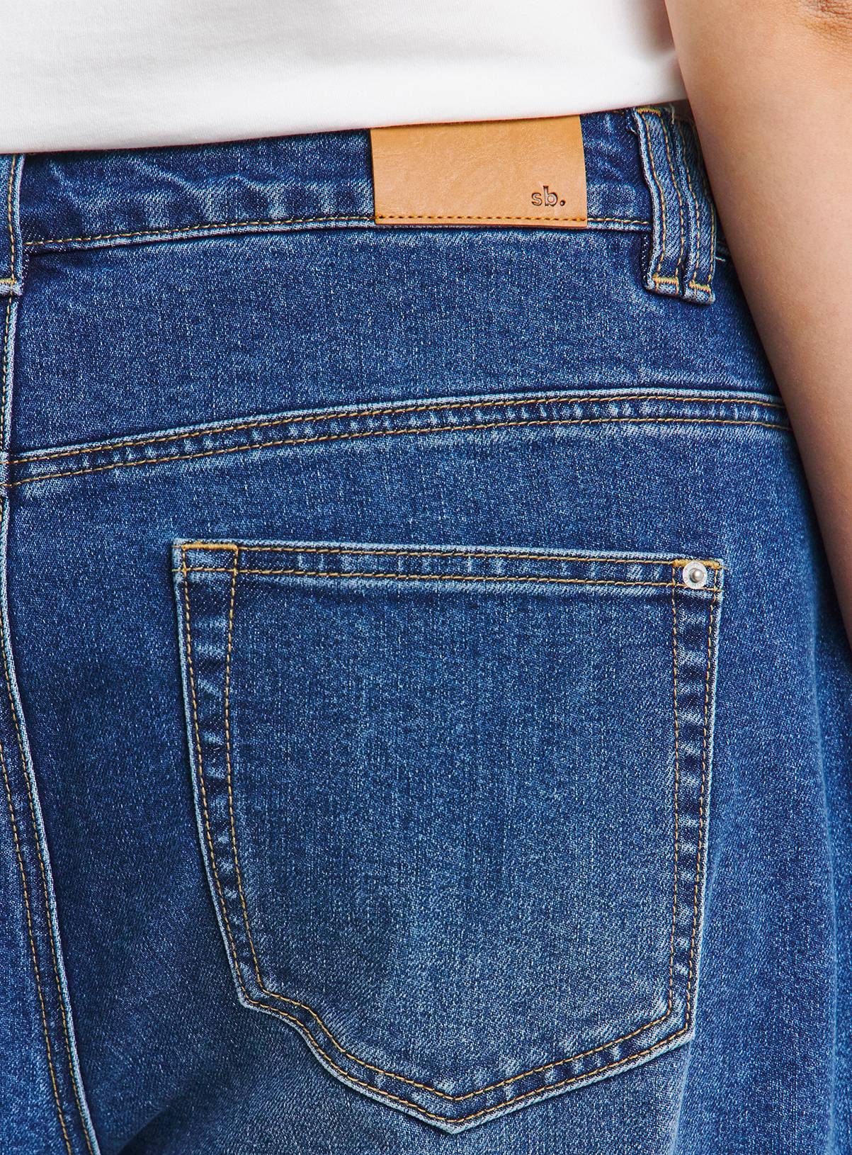 SIMPLY BE  Mid Wash Cropped Straight Leg Jeans 18 - Image 4