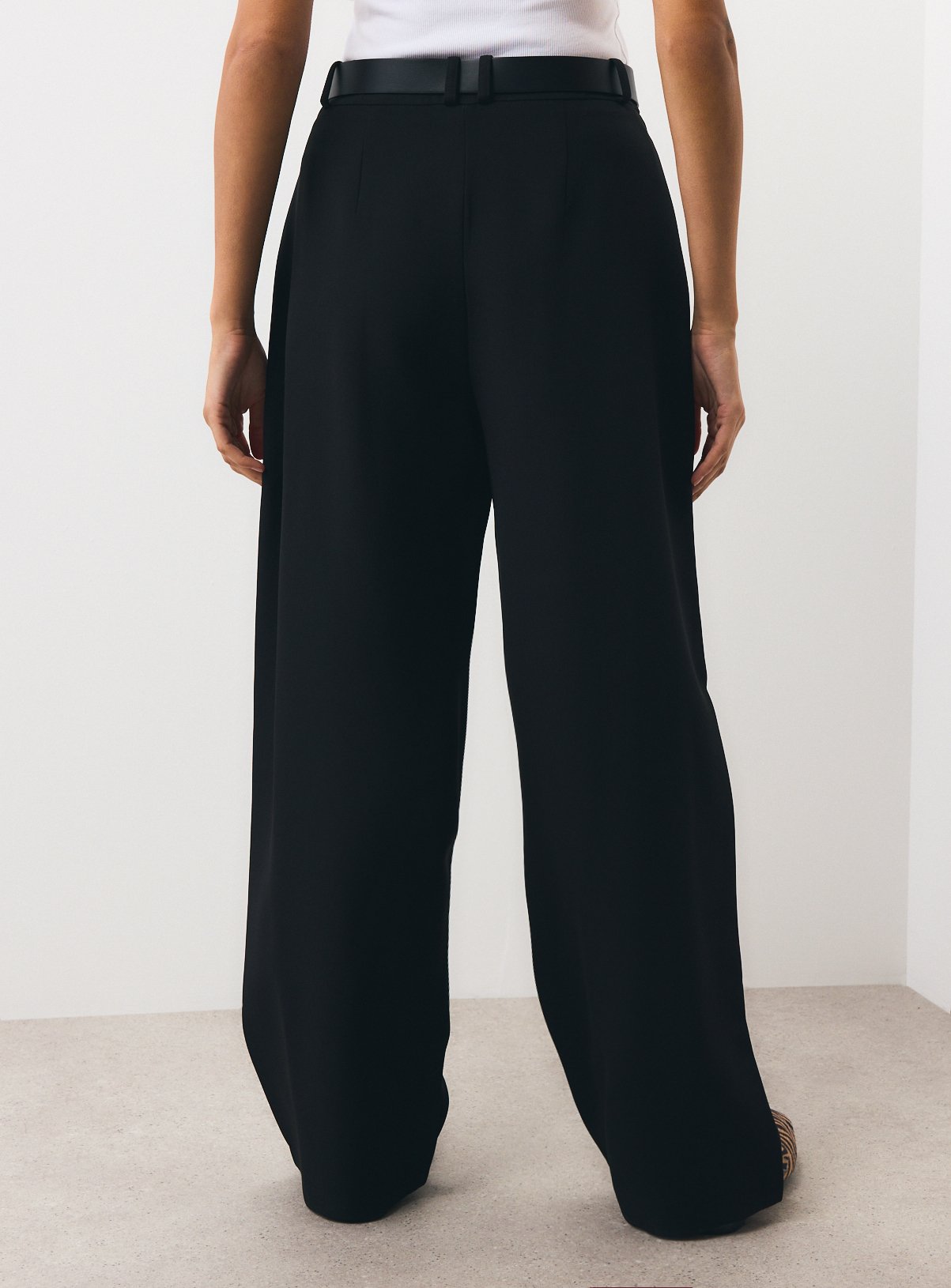 Black Pleated Front Balloon Leg Trousers 18R - Image 4 thumbnail