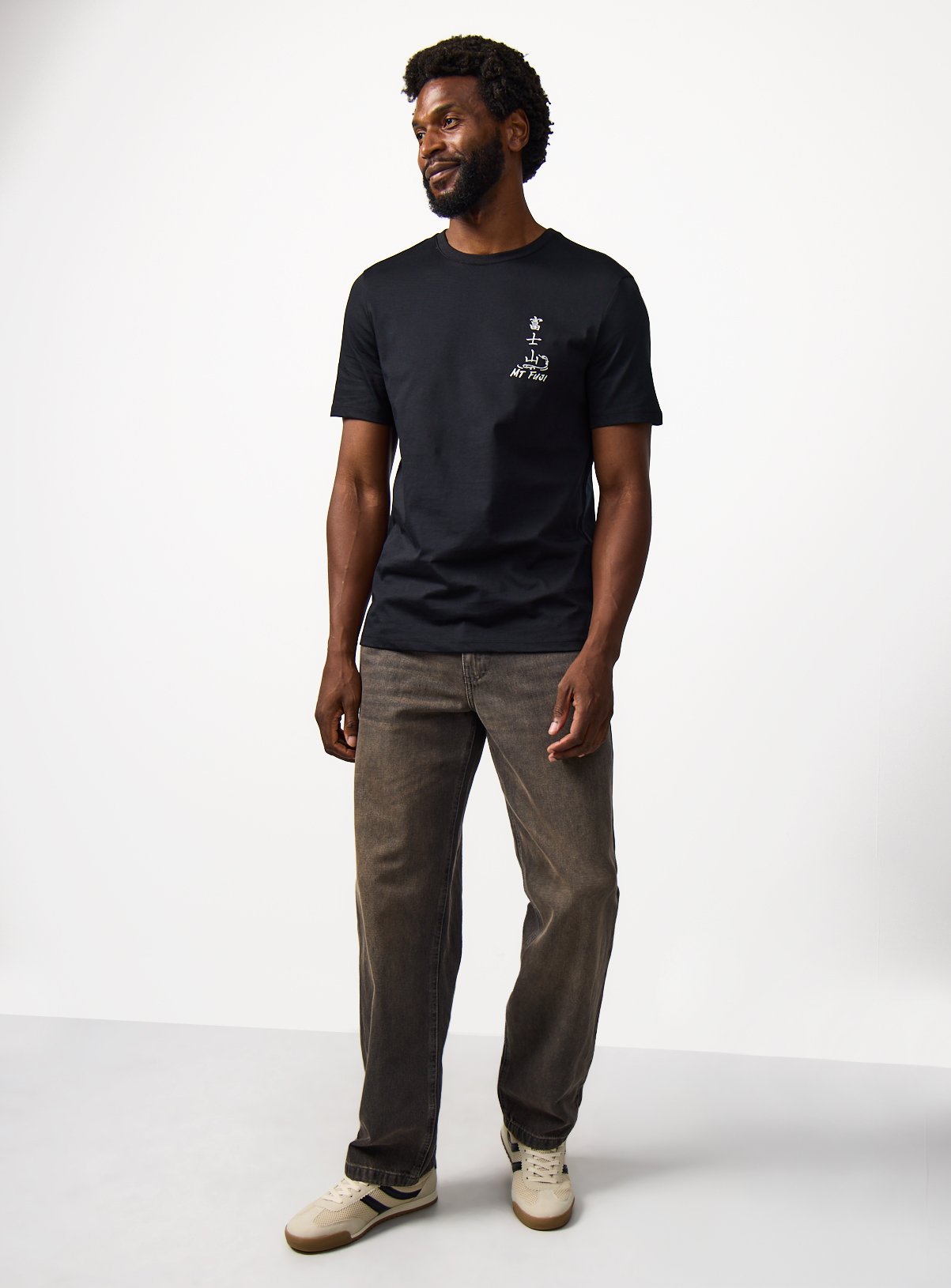 Black Embroidered Mount Fuji Regular Fit T-Shirt M - Image 2 thumbnail